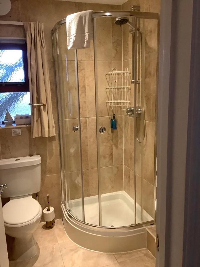 New Overlander Inn Penally Екстериор снимка