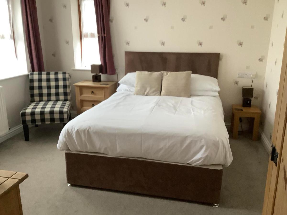 New Overlander Inn Penally Екстериор снимка