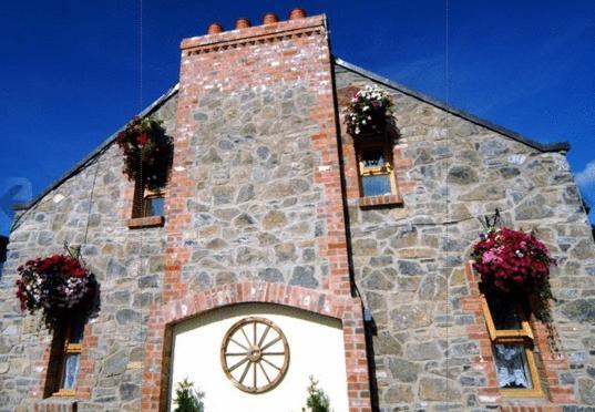 New Overlander Inn Penally Екстериор снимка